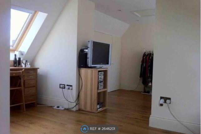 8 Ensuite Rooms With Power Showers &amp; Large Smarts