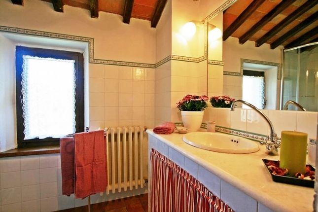 Farmhouse for sale in Via Volterrana, Pomarance, Pisa, Tuscany, Italy