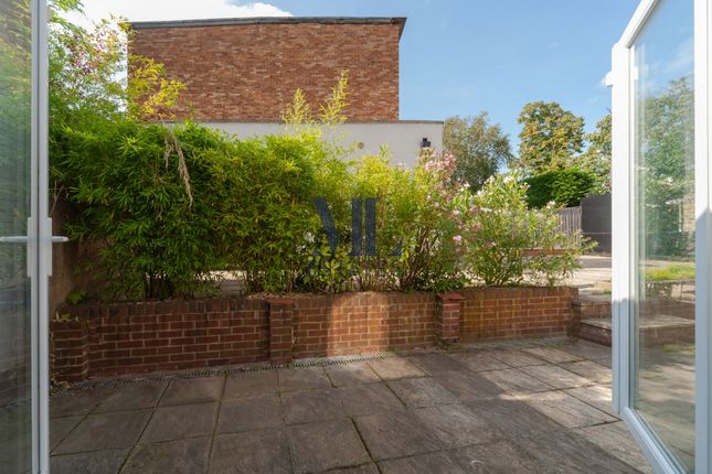 Cricklewood Lane, London photo 3