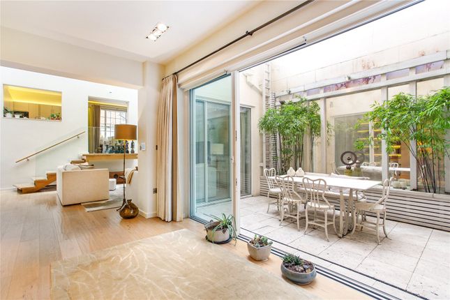 Mews house for sale in Warwick Square Mews, London