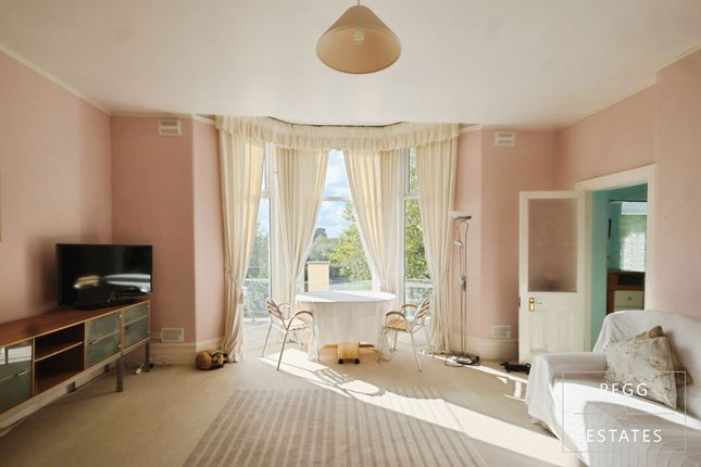 Flat 3, 25 Thurlow Road, Torquay photo 3