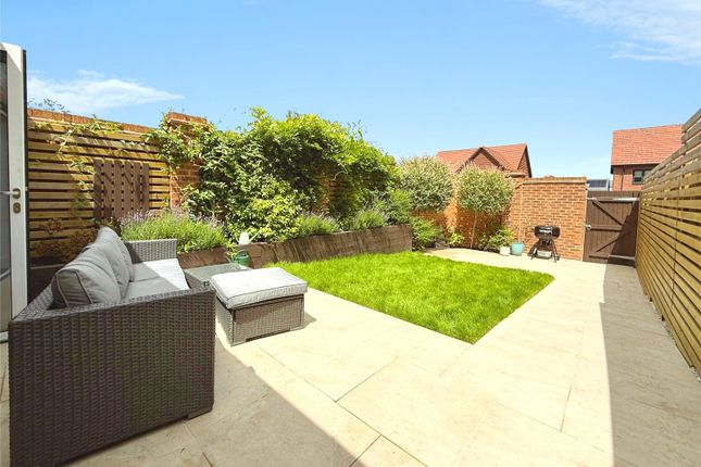 22, Hawthorn Drive, Berkshire photo 2