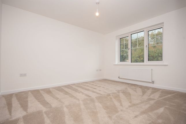 Eyam Close, Kettering photo 3