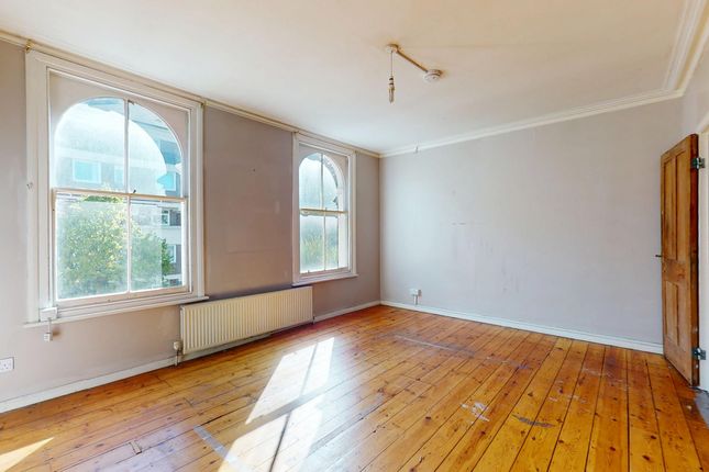 Flat B, London photo 3