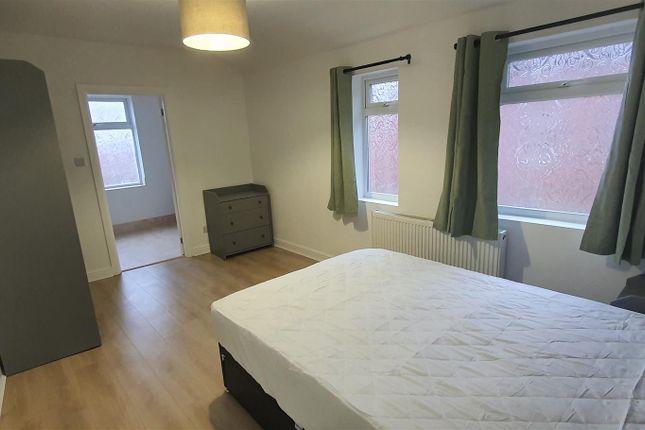 Thumbnail Shared accommodation to rent in Stamford Road, Kettering