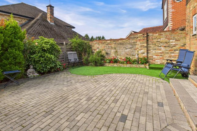 4, Sycamore Road, Buckinghamshire photo 3