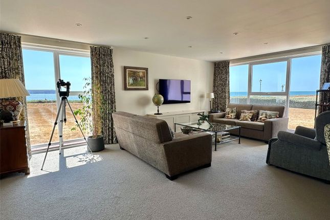 Flat 16, Richmond Court,, Park Lane, Lymington photo 3