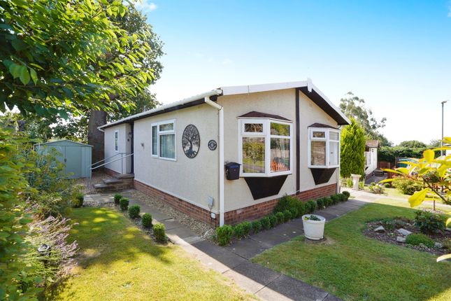 Thumbnail Mobile/park home for sale in Bower Heath Lane, Harpenden