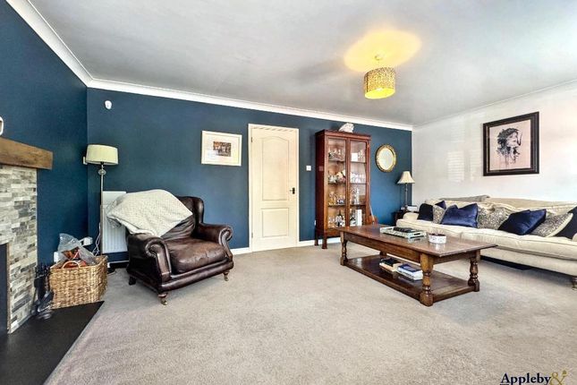27, Acacia Close, Chippenham photo 4