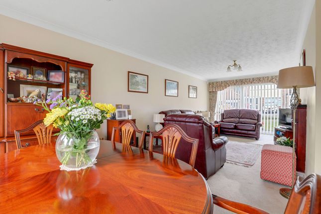81 Appledore Avenue, Nottingham photo 4