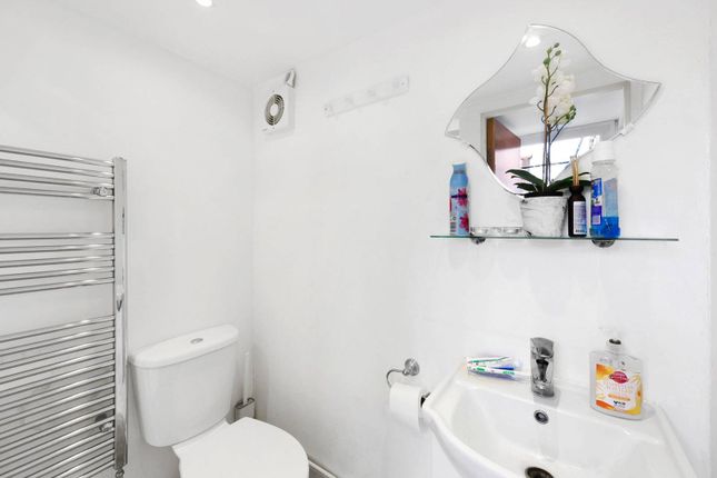 Flat for sale in Southampton Way, Camberwell, London