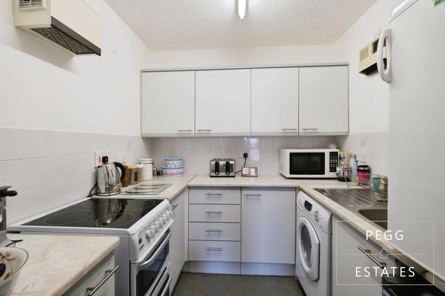 Flat 29, Glenside Court, Torquay photo 2