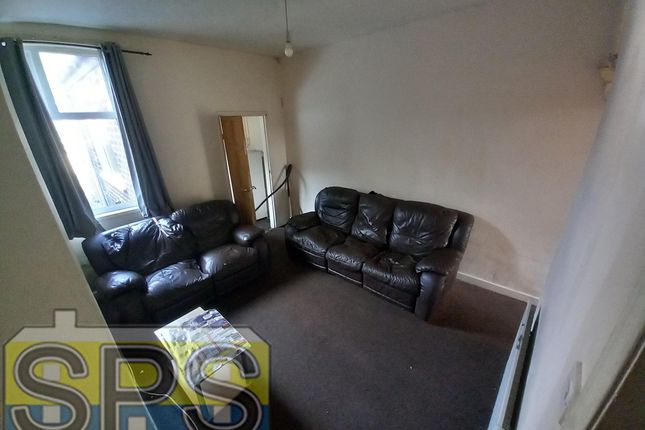Terraced house to rent in Thornton Road, Shelton