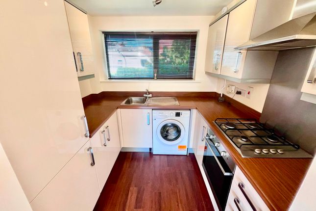 16 North Crawley Road, Newport Pagnell photo 3