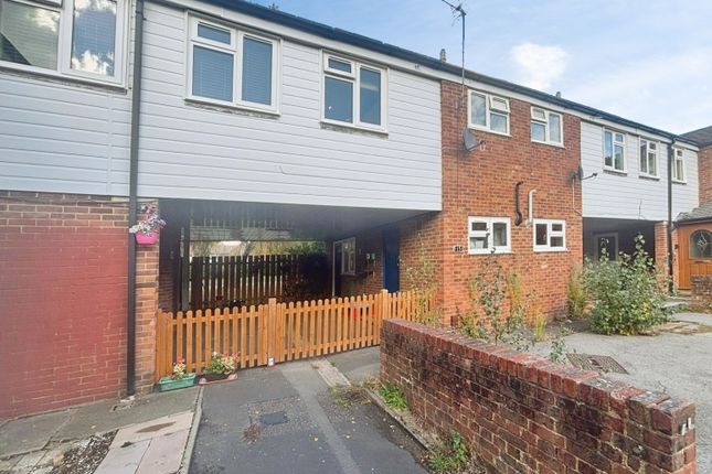 2-bed flat on Underwood, Berkshire, £235,000