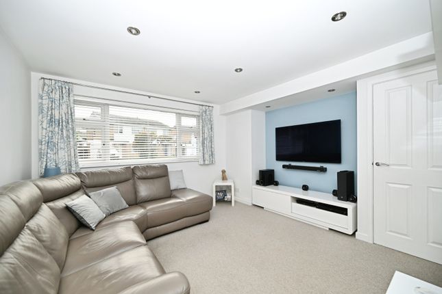 13, Buccleuch Close, Rugby photo 3