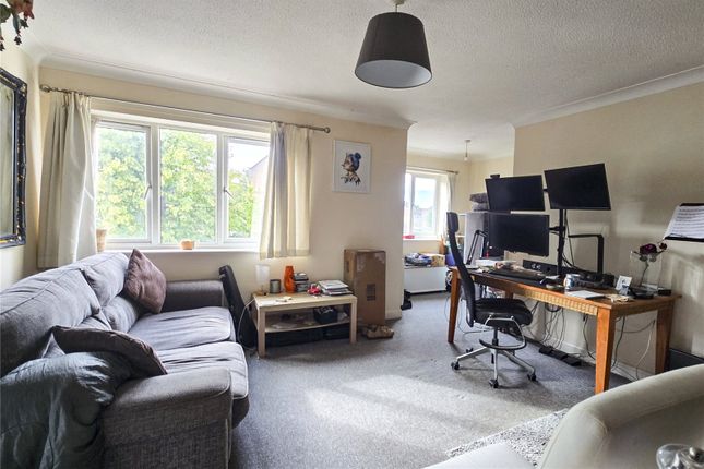 43, Swan Drive, Wiltshire photo 2