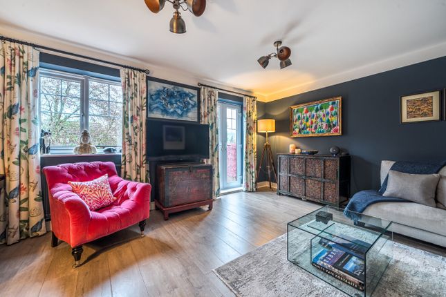 38, Alderbank Drive, Surrey photo 2