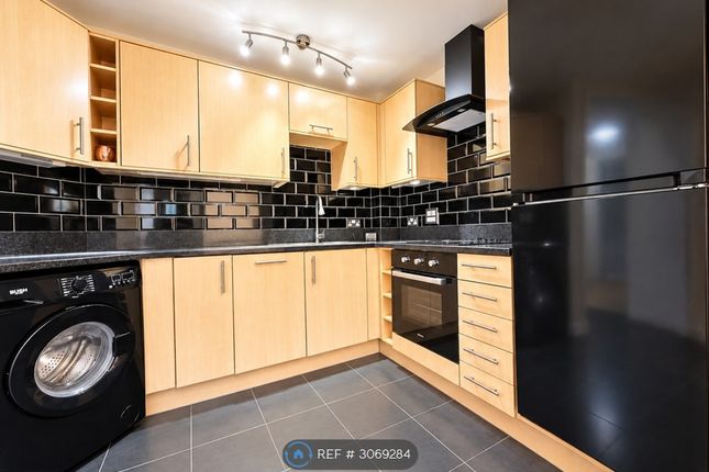 Flat, Uxbridge Road, Ealing photo 3