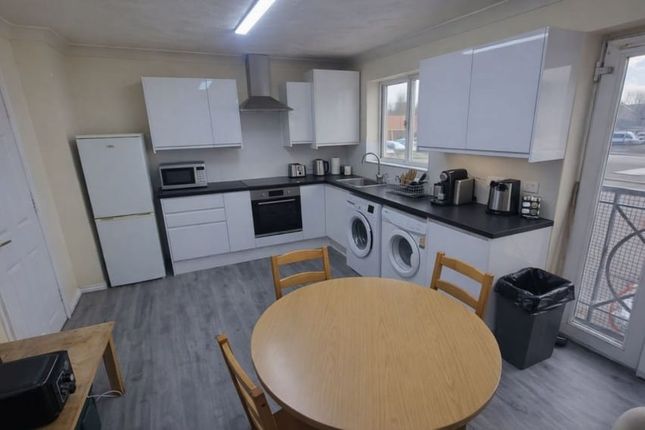 R4, 1, Battery Road, London photo 5