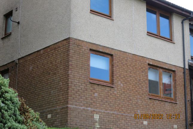 Thumbnail Flat to rent in Tulloch Court, Cowdenbeath