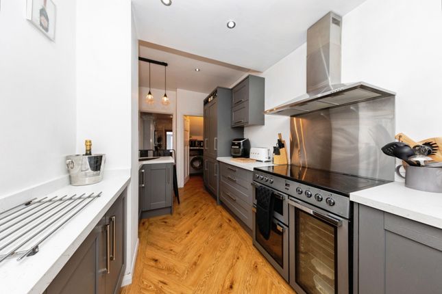 29, Denham Avenue, Carmarthenshire photo 2