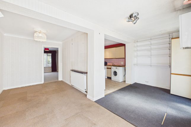 11 Court Lawns, High Wycombe photo 4