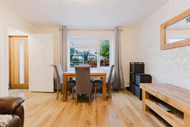 Peerless Drive, Uxbridge photo 4