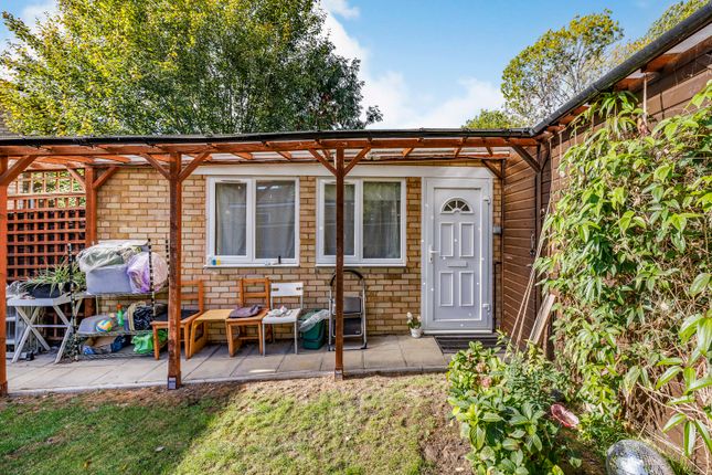 Wychwood Way (Annexe), Northwood photo 2