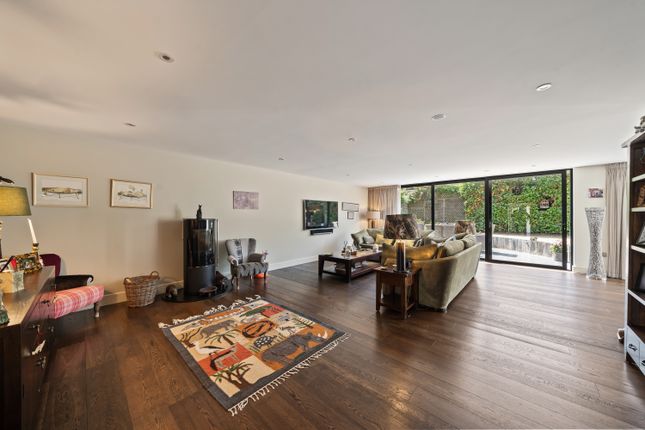 3, Cleveland Gardens, Worcester Park photo 3