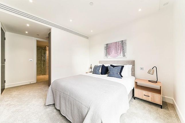 Flat to rent in Perilla House, Stable Walk, Aldgate, London