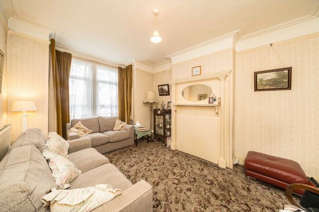 61, Mandrake Road, London photo 2