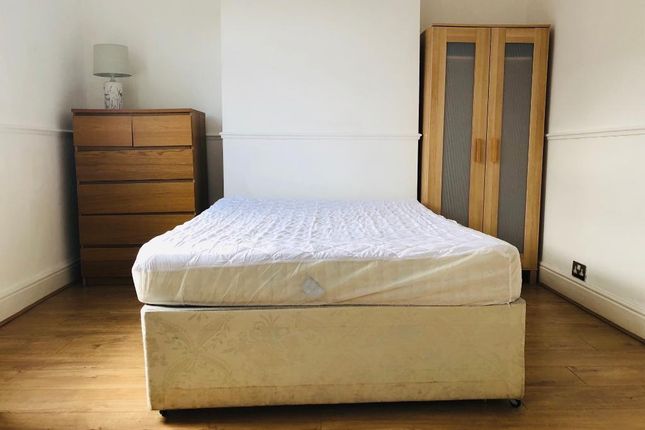 4, Norbury Avenue, Salford photo 3
