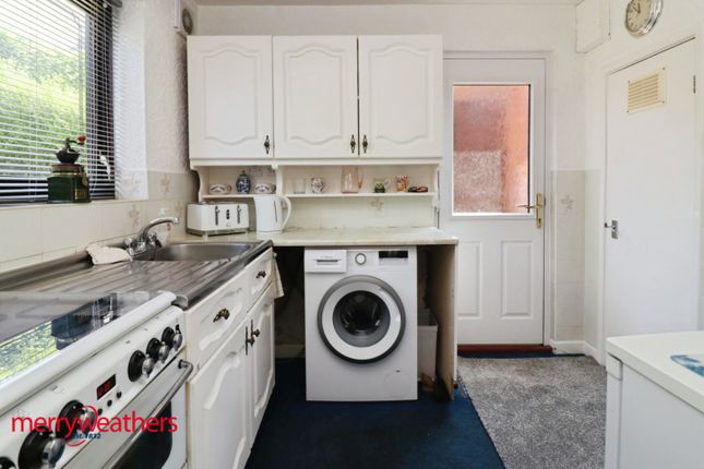 6, Spring Close, Rotherham photo 3