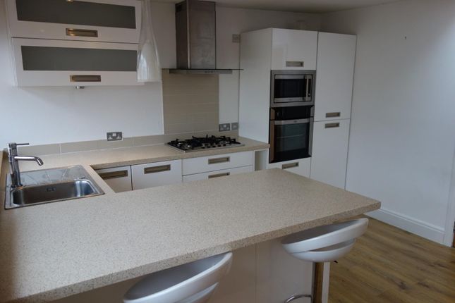Flat to rent in Maughan Terrace, Penarth