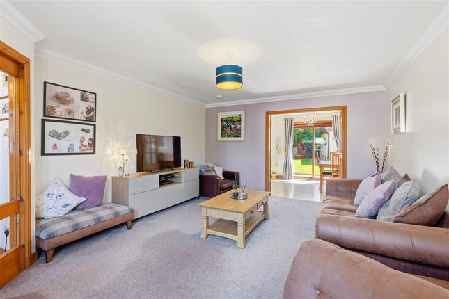 27, Inchcross Drive, Bathgate photo 4
