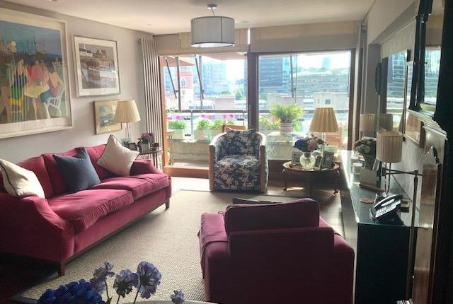 Flat for sale in Frobisher Crescent, London