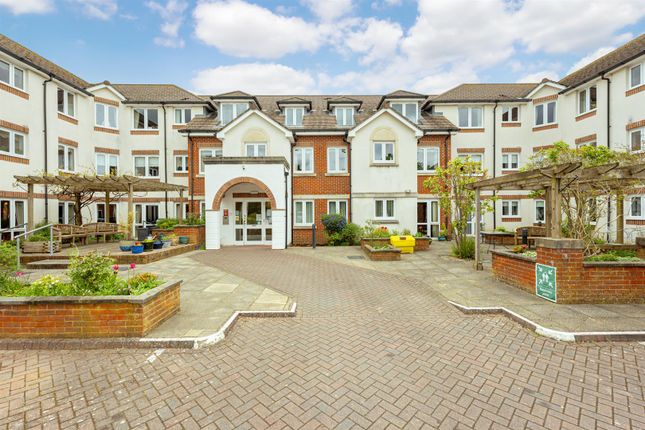 2-bed flat on 40 Manton Court, Kings Road, Horsham, £199,950