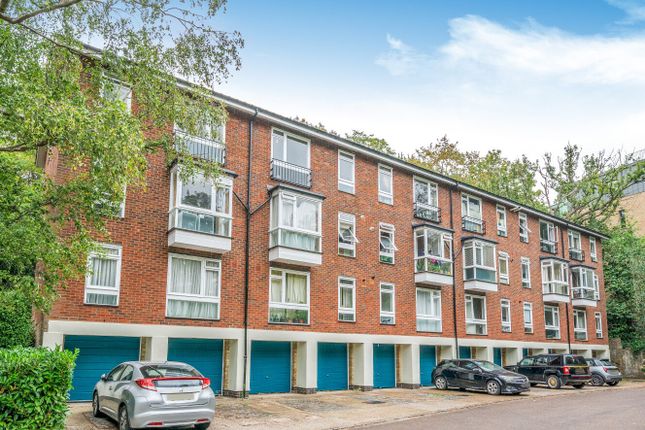 Flat 36, Hogarth Court,, Fountain Drive, London photo 2