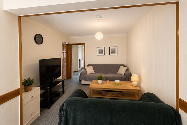 32, Ulcombe Gardens, Canterbury photo 2