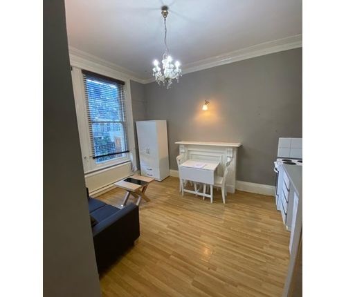 Room to rent in Glazbury Road, West Kensington/Barons Court
