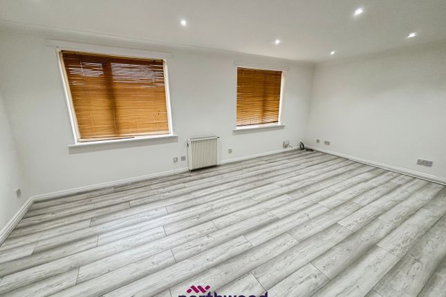 37, Lock Keepers Court, Hull photo 3