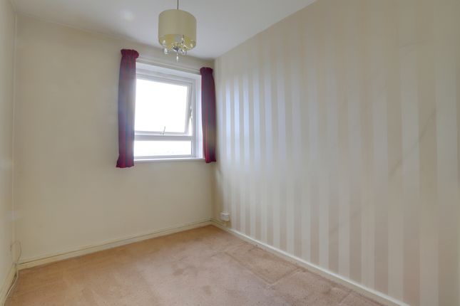 Flat for sale in Highview Gardens, New Southgate