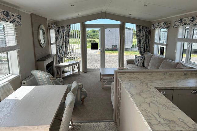 Carnaby, Lakehouse Lodge, Lytham St Annes photo 3