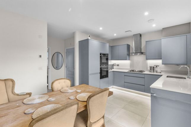 5 Frost Road, Beaconsfield photo 3