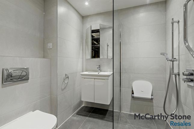 2 Devereux Court, 44-46 Snakes Lane West, Woodford Green photo 4