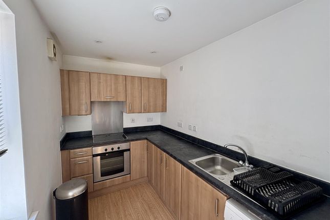 Apt 6, Premier Point, Manchester photo 4