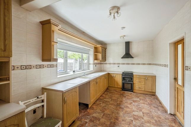 26, Queen Marys Road, Doncaster photo 4