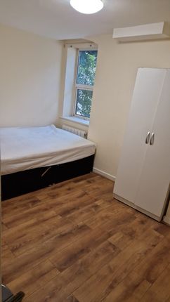 Studio to rent in Flat A, Guildford House, - Guildford Street, Luton LU1