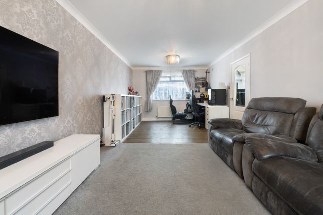 5 St. Aidans Way, Gravesend, Kent photo 4